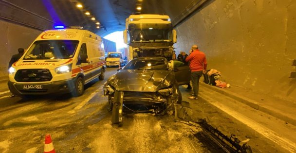 Kocaeli - TEM Otoyolu'nda zincirleme kaza: 8 yaralı