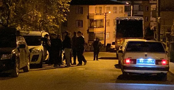 Kocaeli'de 16 yaşındaki genç evde başından vurulmuş halde bulundu