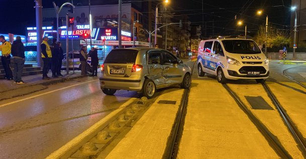 Kocaeli'de 2 araç kazaya karıştı: 1 yaralı