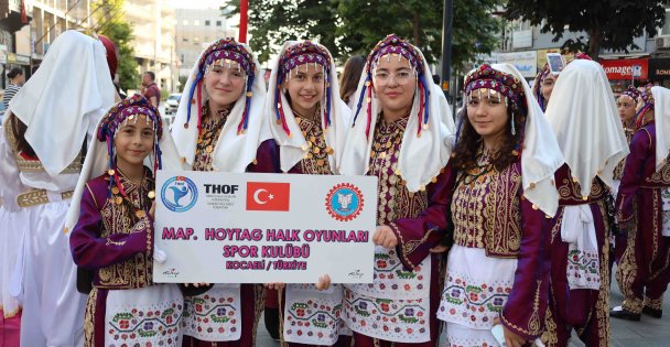 Kocaeli'de 2. Balkan Halk Oyunları rüzgârı esti