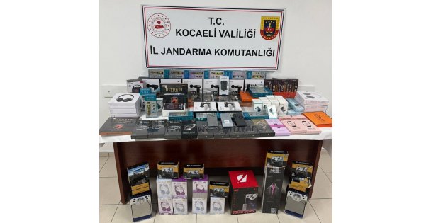 Kocaeli'de 2 milyon 450 bin TL'lik kaçak ürün ele geçirildi
