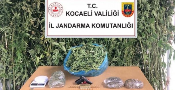 Kocaeli'de 4 Kilo 825 Gram Esrar Ele Geçirildi