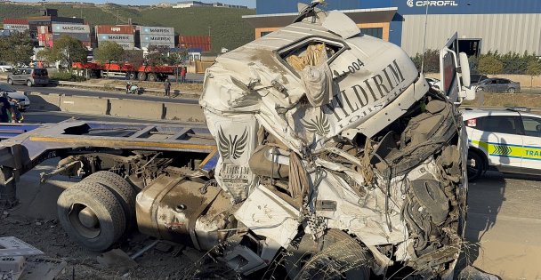 Kocaeli'de 5 kişinin öldüğü kazada tır sürücüsü tutuklandı