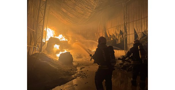 Kocaelide atık naylon deposunda yangın