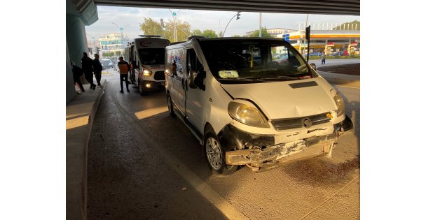 Kocaeli'de iki aracın çarpıştığı kazada 4 kişi yaralandı