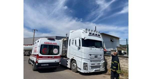 Kocaeli'de kamyonun damperi elektrik tellerine çarptı: Sürücü ağır yaralandı