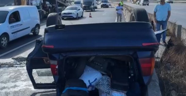 Kocaeli'de oto çekiciyle çarpışan otomobil devrildi: 3 yaralı