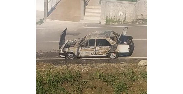 Kocaeli'de park halindeki araçta yangın