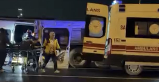 Kocaeli'de servis minibüsü ile kamyon çarpıştı: 7 yaralı