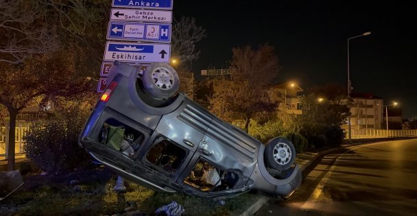 Kocaeli'de ticari araç takla attı: 6 yaralı