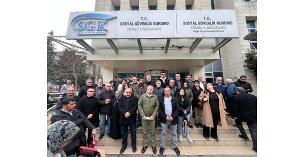 Kocaeli'deki fabrika yangınında ölenlerin yakınlarından SGK önünde açıklama