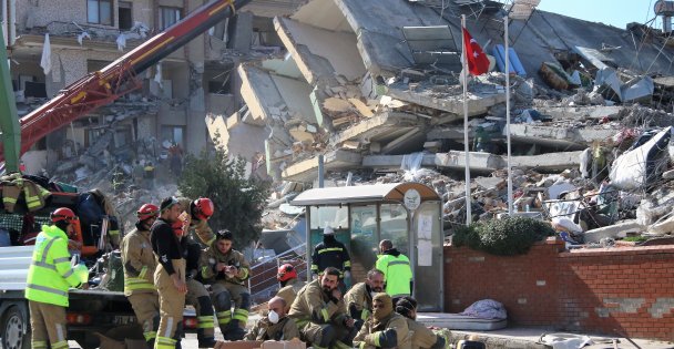 Kocaeli'den gelen ekip acı gerçeği ortaya çıkardı: Binalarda deniz kumu kullanılmış