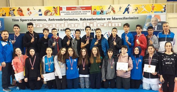 Kocaeli'li Karateciler Madalyaları topladı