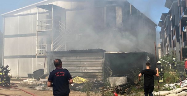 Kocaeli'nde şantiye deposunda yangın