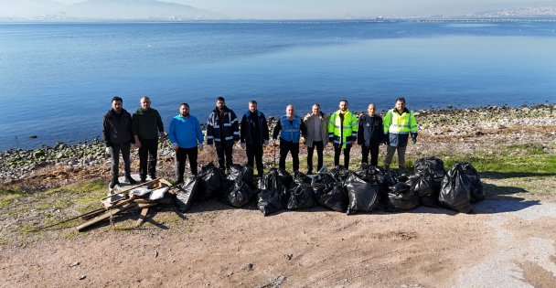 Kocaeli'nin kıyıları 2025'te 'Mavi Takım” ile temizlendi;  Büyükşehir, 2025'te 16 bin 735 kilo atık topladı