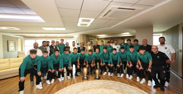 Kocaelispor'un şampiyon gençleri Büyükakın'a geldi