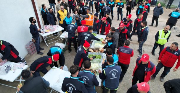 Kocaeli'yi kışa hazırlayacak personel moral etkinliğinde buluştu;  Büyükşehir ekiplerinden ‘kışa hazırız' mesajı
