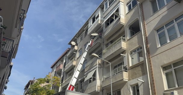 Kolonlarında çatlaklar tespit edilen 5 katlı bina mühürlendi