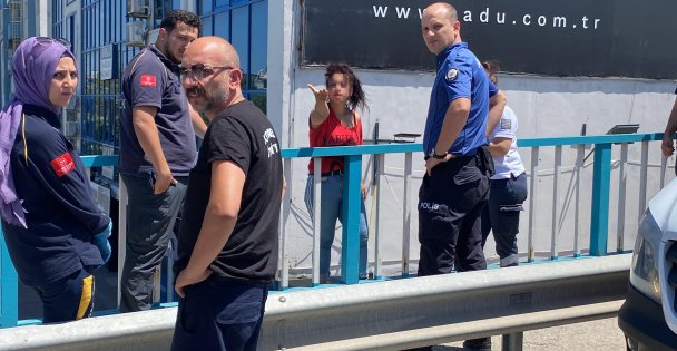 Köprüye Çıkan Genç Kızı Polis İkna Etti