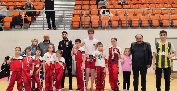 Körfez Gençlerbirliği sporcuları Darıca'dan 9 madalya ile döndü