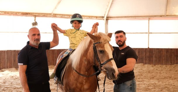 Küçük biniciler Büyükşehir'le büyük adımlar atıyor