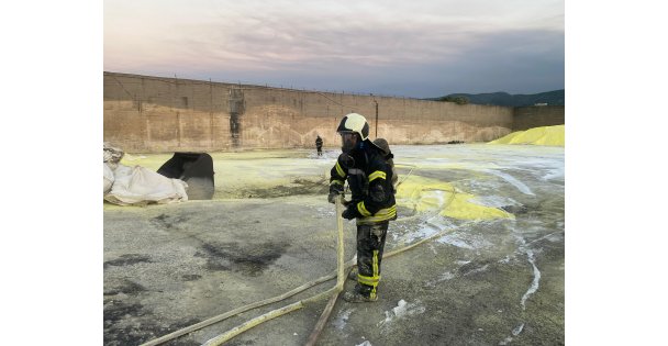 Kükürt deposundaki yangında kimyasal duman paniği
