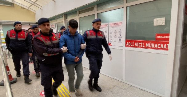 Kulübede balta ve kürekle öldürülen berberin vücudunda 24 yara tespit edildi