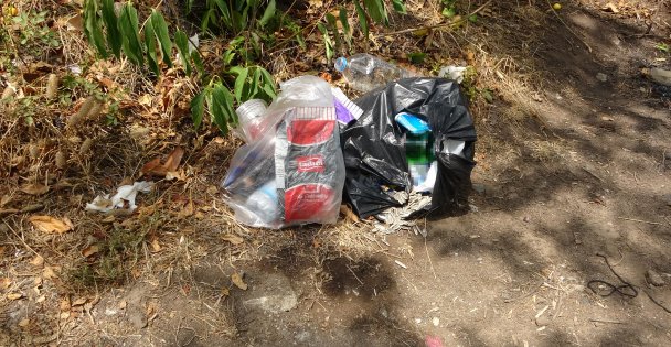 Kuraklık yetmedi, şimdi de çöplerle boğuşuyor