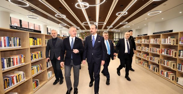 Kürşad Zorlu'dan Alev Alatlı Kütüphanesi'ne övgü