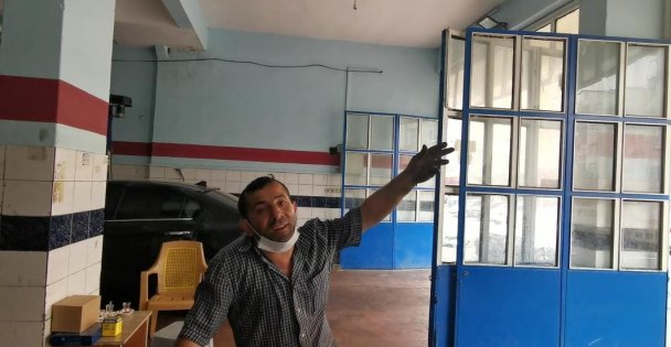 Kuşlar için iş yerinin camlarını kırdı