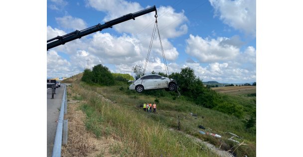 Kuzey Marmara Otoyolu'nda otomobil şarampole uçtu: 8 yaralı