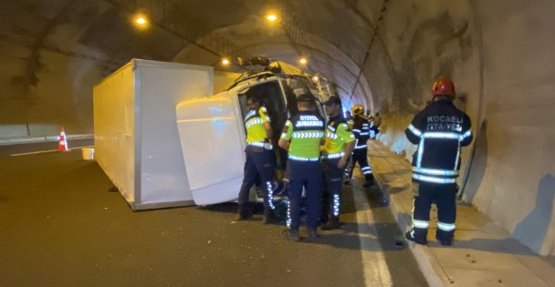 Kuzey Marmara Otoyolu'nda tünel içinde kaza: 1'i çocuk 3 yaralı