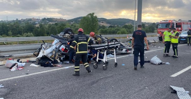 Kuzey Marmara'da otomobil yön tabelasına çarptı: 1 ölü, 4 yaralı
