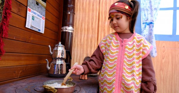 Lokomotif Çocuk Köyü'nde uygulamalı yerli malı etkinliği;  Minikler yerli üretimi uygulayarak keşfetti