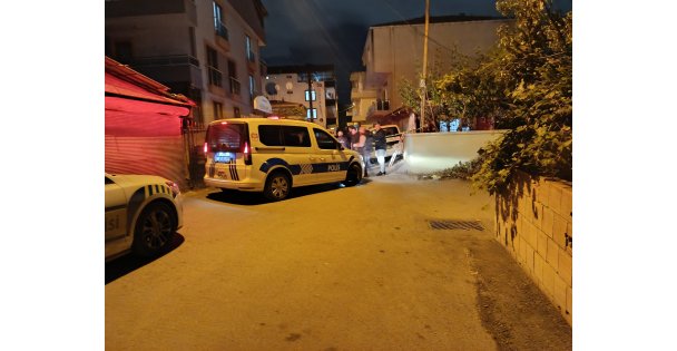 Lüks otomobilin içinde dehşeti yaşadı, kaçarken kaza yaptı