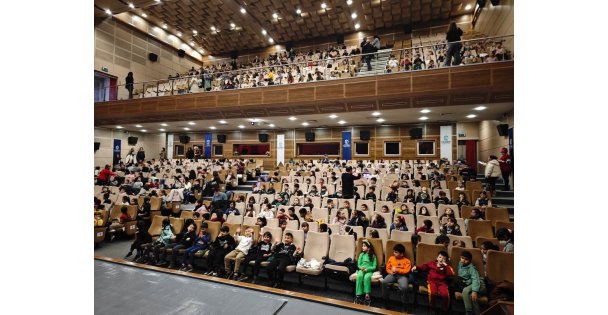 'Masalın Sesi: Çocuklar İçin Başlıyor” projesinin ilk gösterimi yapıldı; Gebzeli çocuklar radyo tiyatrosuyla tanıştı