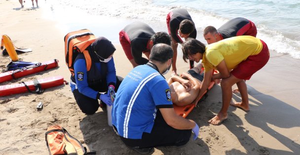 Mavi Bayraklı Plajlarda Büyükşehir'den İlkyardım Timi