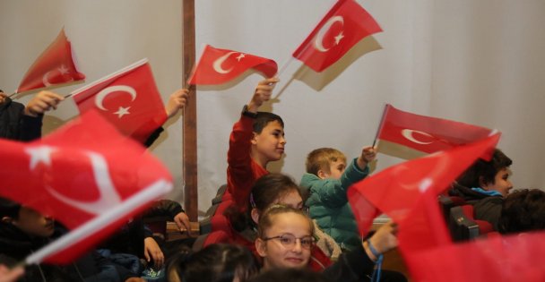 MEHMET AKİF ERSOY, İSTİKLAL MARŞI'NIN KABULÜNÜN 102. YILINDA GÖLCÜK'TE ANILDI