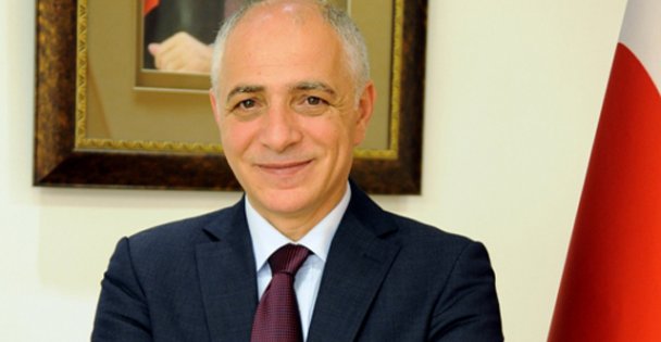 Mezun olduğu liseyi ziyaret etti, anılarını tazeledi