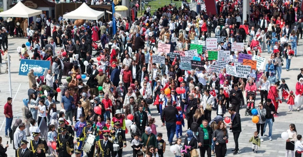Milli İrade Meydanı her gün dolup taştı