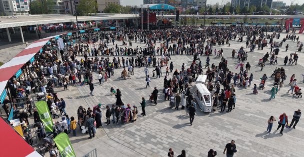 Milli İrade Meydanı ilk gün dolup taştı