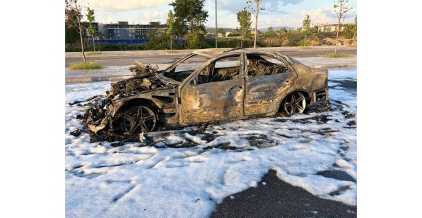 Motor arızası veren yabancı plakalı aracını gümrükten geçiremeyince yaktı