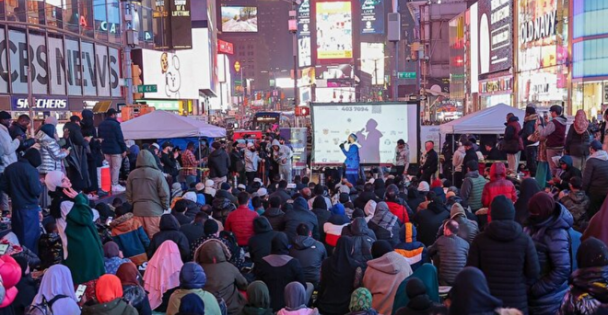 New York Times Meydanı'nda İftar ve Teravih  (VİDEOLU HABER)