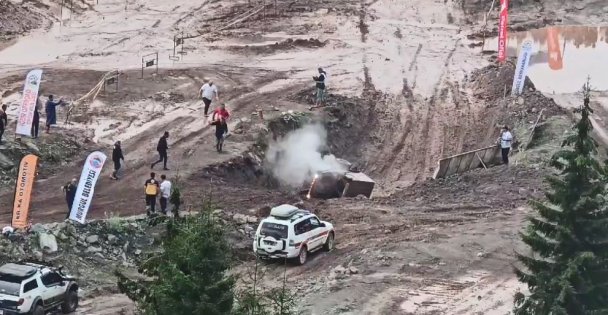Off-Road yarışlarında devrilen araç yarışlara veda etti