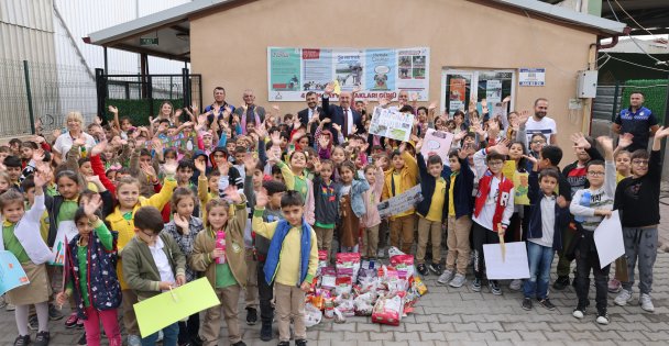 ÖĞRENCİLER HARÇLIKLARI İLE CAN DOSTLARIMIZA MAMA ALDILAR