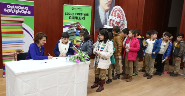 Öğrenciler yazarlarla buluşuyor