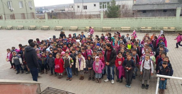 Öğrencilerden anlamlı davranış