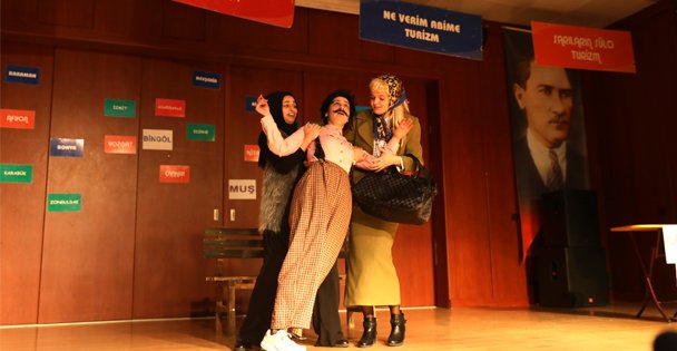 Öğretmenlerden Güldüren Tiyatro