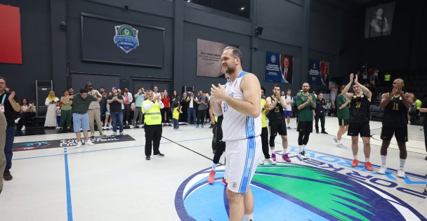 Oğuz Savaş, kariyerini Çayırova Belediyesi formasıyla noktaladı