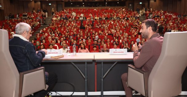 Okan Bayülgen: Tek çare kitap okumak